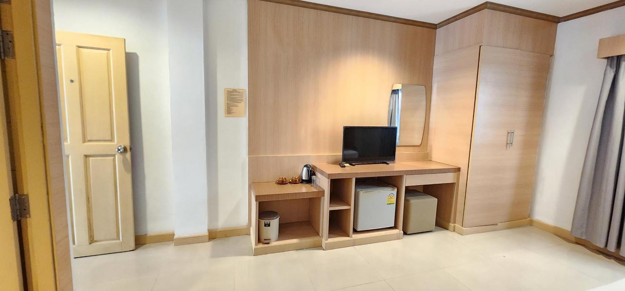 Hotel Eden Park Patong Exterior foto